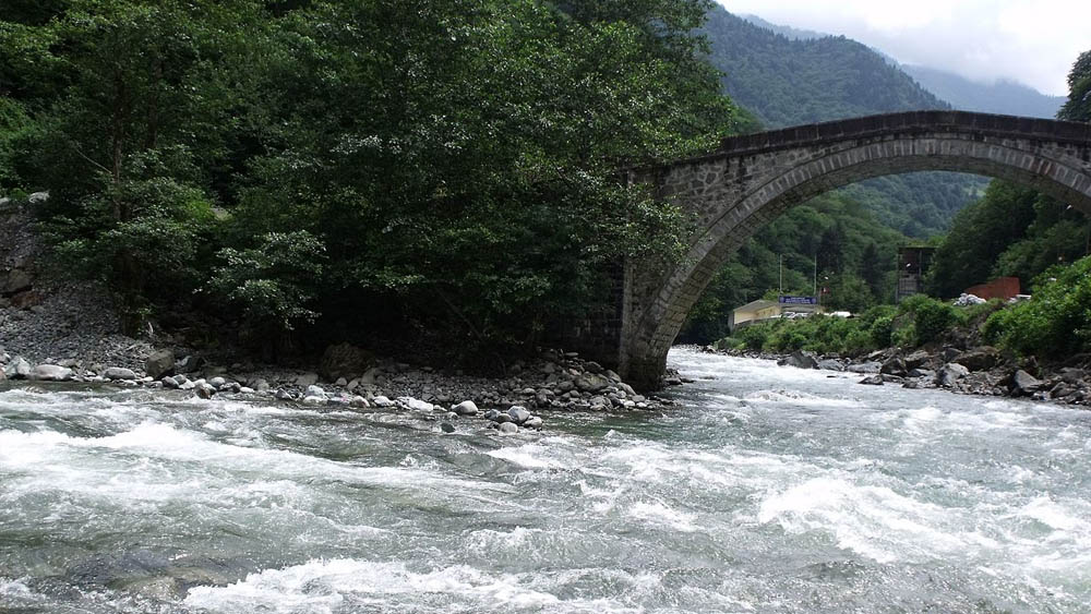 Çamlıhemşin Taşköprü Karadeniz'in Önemli Turistik Yerleri