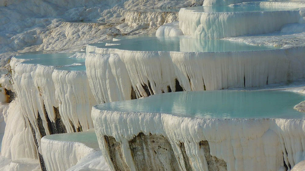 Pamukkale'ye Yolculuk Termal Havuzların Güzel Görüntüsü 2