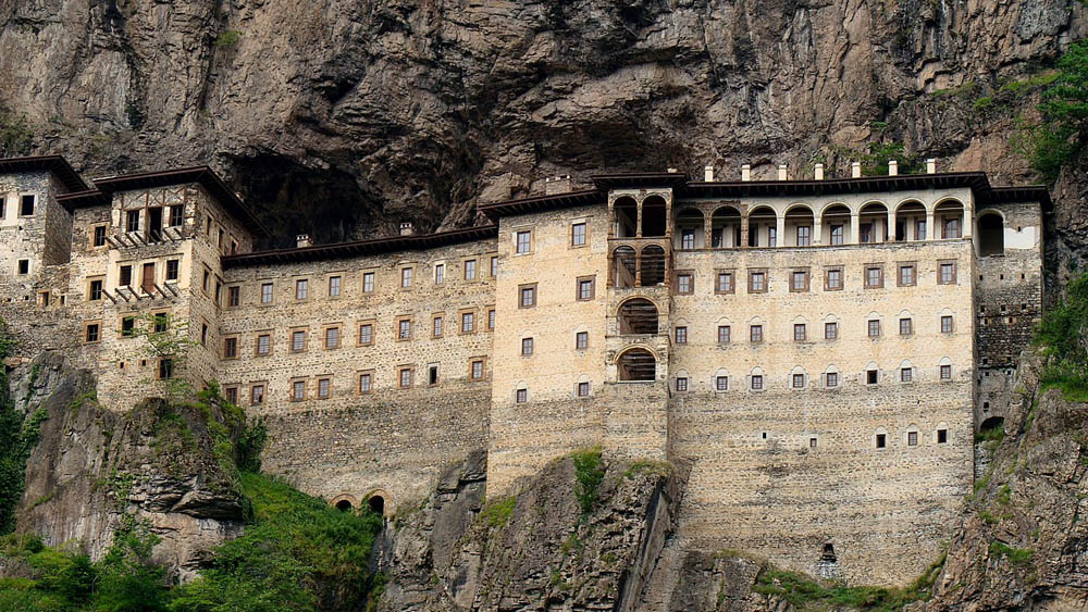 Sümela Manastırı Karadeniz'in Önemli Turistik Yerleri