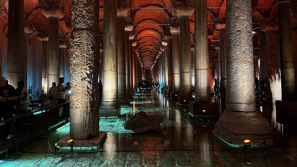 Yerebatan Sarnıcı İstanbul'un Sırları Gizli Geçitler ve Tüneller