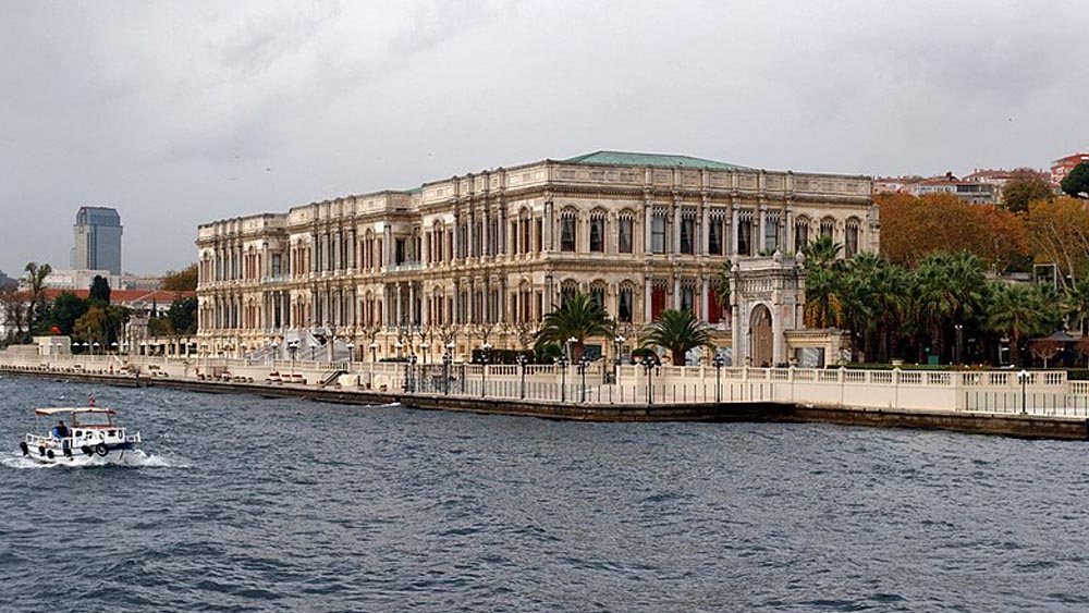 İstanbul Seyahati Rehberi Mutlaka Görmeniz Gereken 30 Yer 13 Çırağan Sarayı