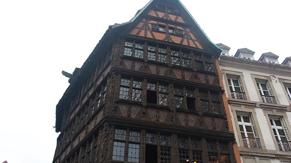 Strasbourg Seyahati Rehberi Mutlaka Görmeniz Gereken 30 Yer 11 Maison Kammerzell Tarihi Bir Binada Lezzetli Alsace Mutfağından Tatlar Deneyimleyin