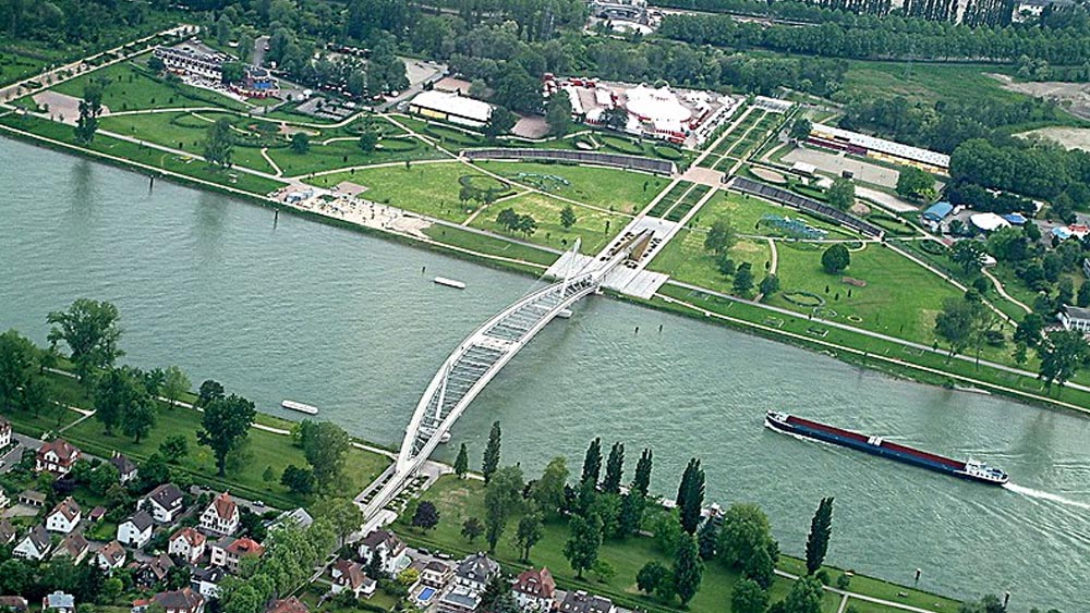 Strasbourg Seyahati Rehberi Mutlaka Görmeniz Gereken 30 Yer 12 Jardin des Deux Rives Fransa ve Almanya Arasında Paylaşılan Bir Bahçe