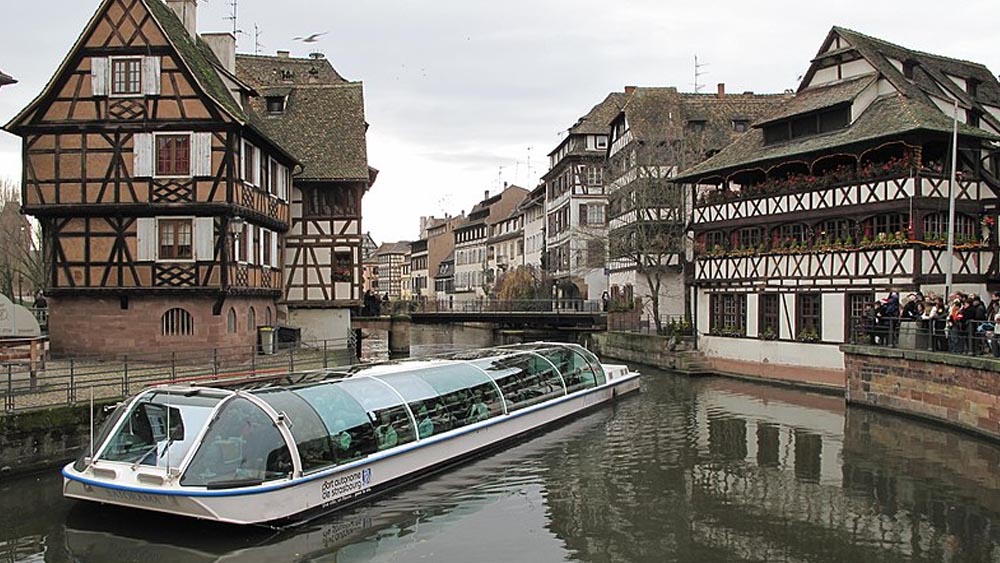 Strasbourg Seyahati Rehberi Mutlaka Görmeniz Gereken 30 Yer 16 Batorama Nehir Turu Strasbourg'un Tarihi ve Güzel Yerlerini Nehir Üzerinden Keşfedin